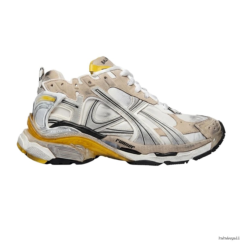 Balenciaga retro-style sports shoes