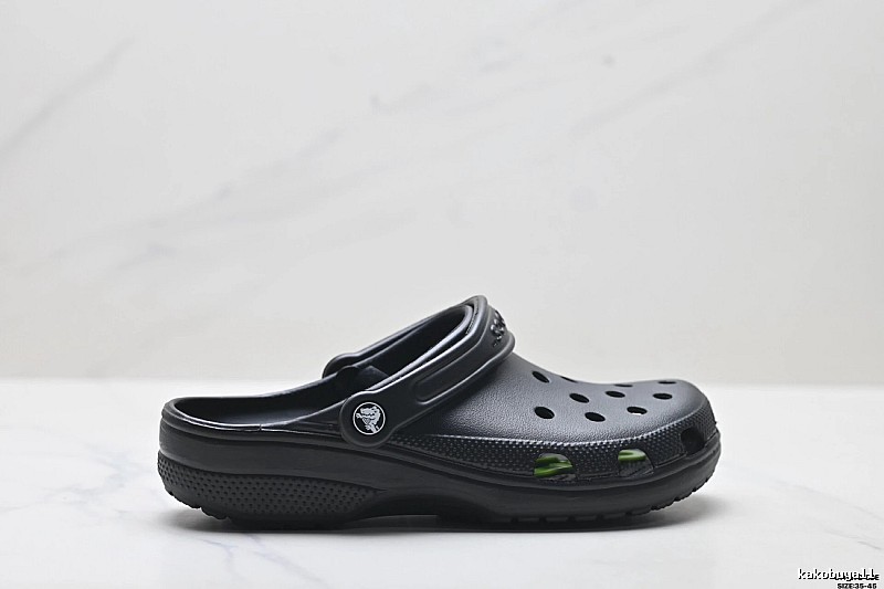 Crocs Classic Clog in simple black style