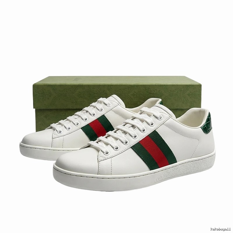 Gucci retro-style white shoes with red and green stripes