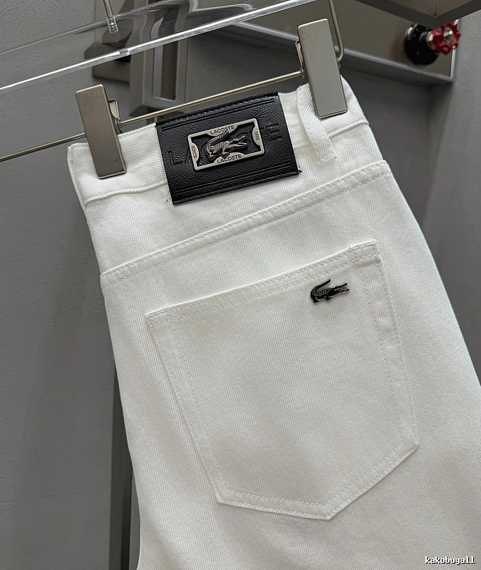 Logo Jeans with green crocodile emblem and clean back pocket - Lacoste Weekend Edit