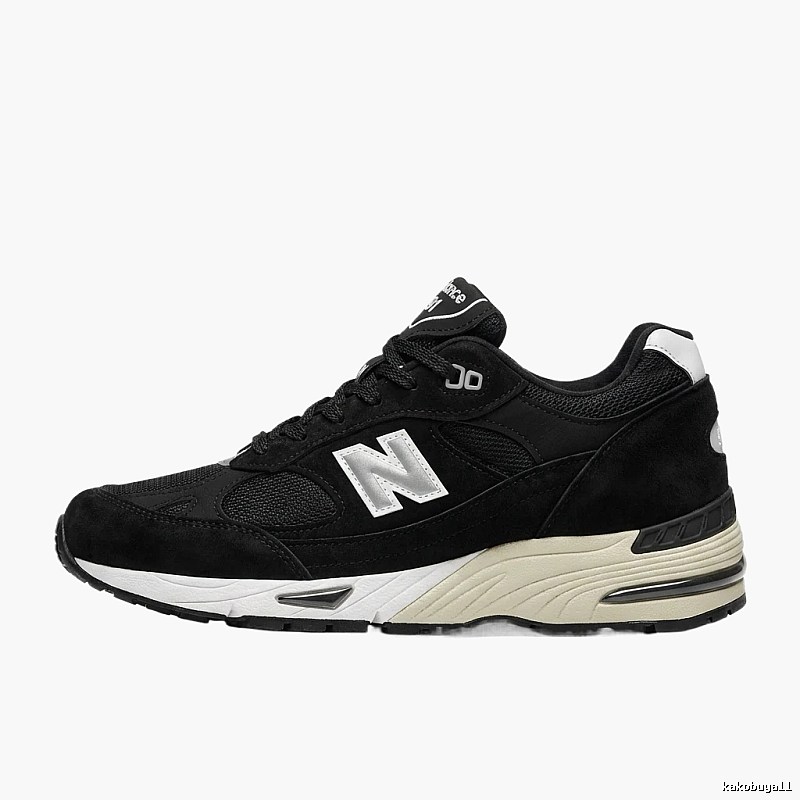 New Balance 990 retro-style black shoes
