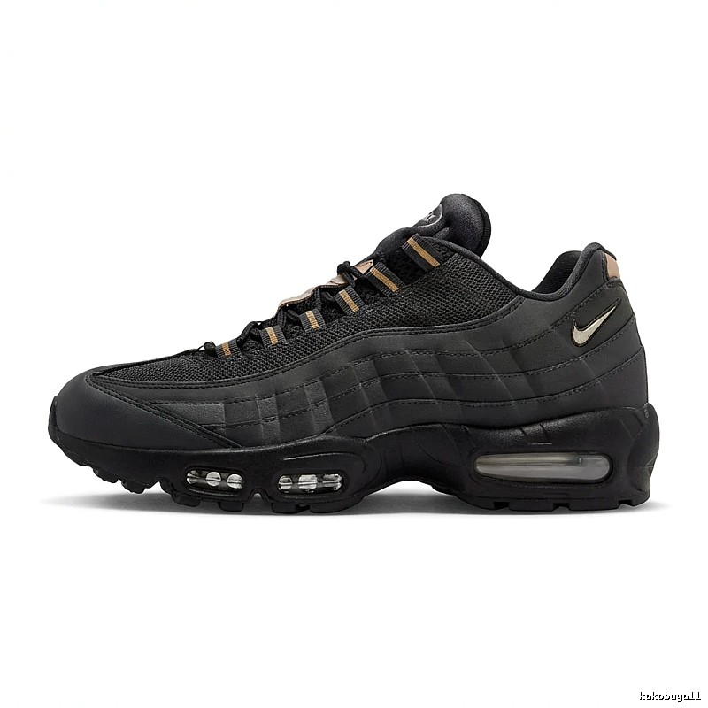 Nike retro-style black sports shoes