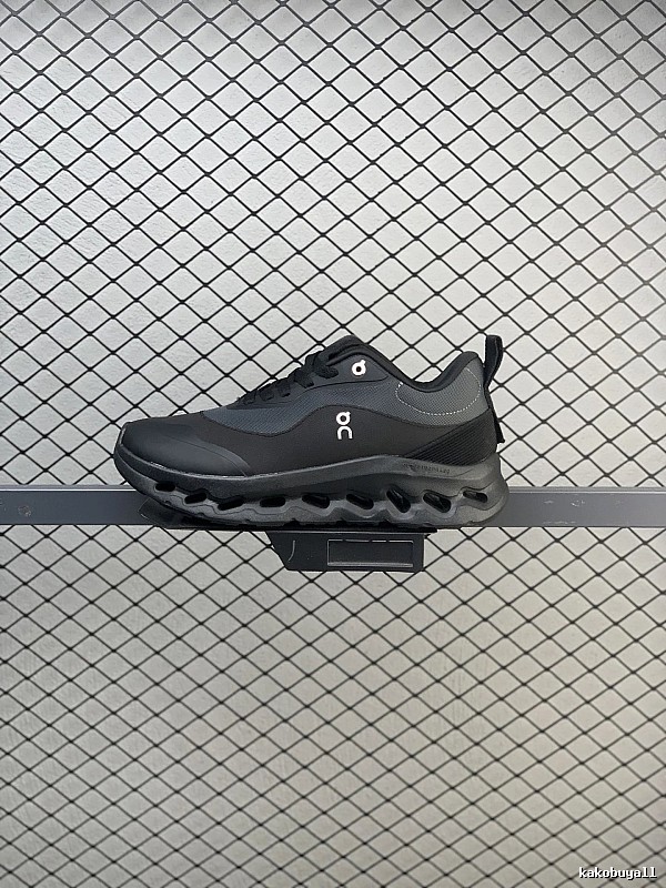On Cloud Runners, Black and Technical Side Panels