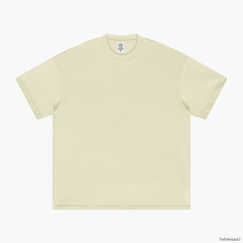 Patterned Plain white T-shirt Minimal White Short with Polished Detail