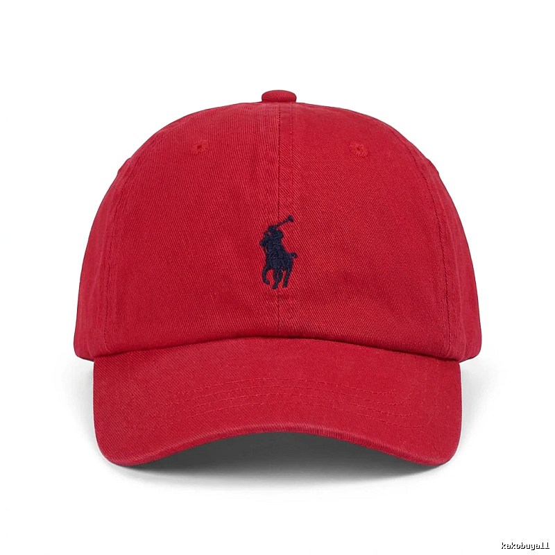 The classic and simple style red hat of Ralph Lauren